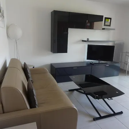 T2 Avec Piscine, Proche Et Commerces A - Fr-1-472-113 * Sete