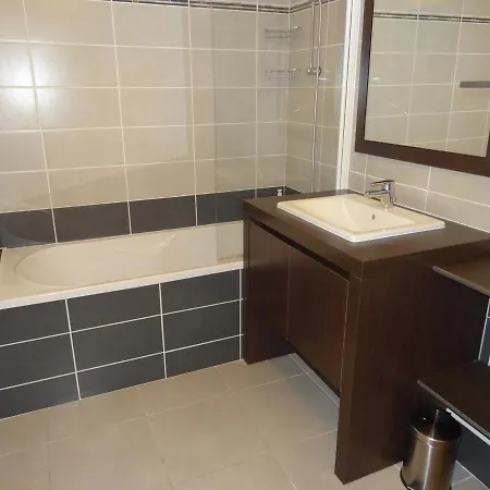 T2 Avec Piscine, Proche Et Commerces A - Fr-1-472-113 * Sete