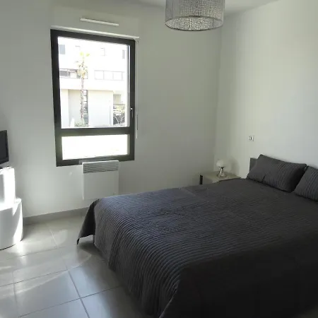 T2 Avec Piscine, Proche Et Commerces A - Fr-1-472-113 Sete